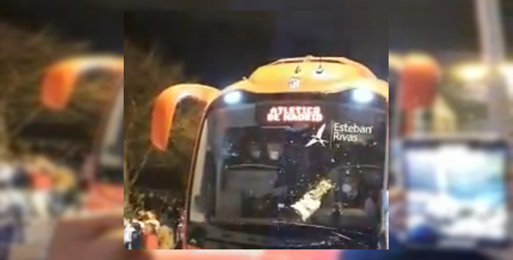 Atacan el autobús del Atlético de Madrid a su llega al estadio de Anoeta