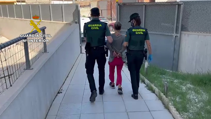 La Madre, Detenida Por La Guardia Civil