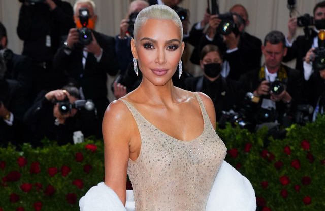 Kim Kardashian niega que haya dañado el vestido de Marilyn Monroe