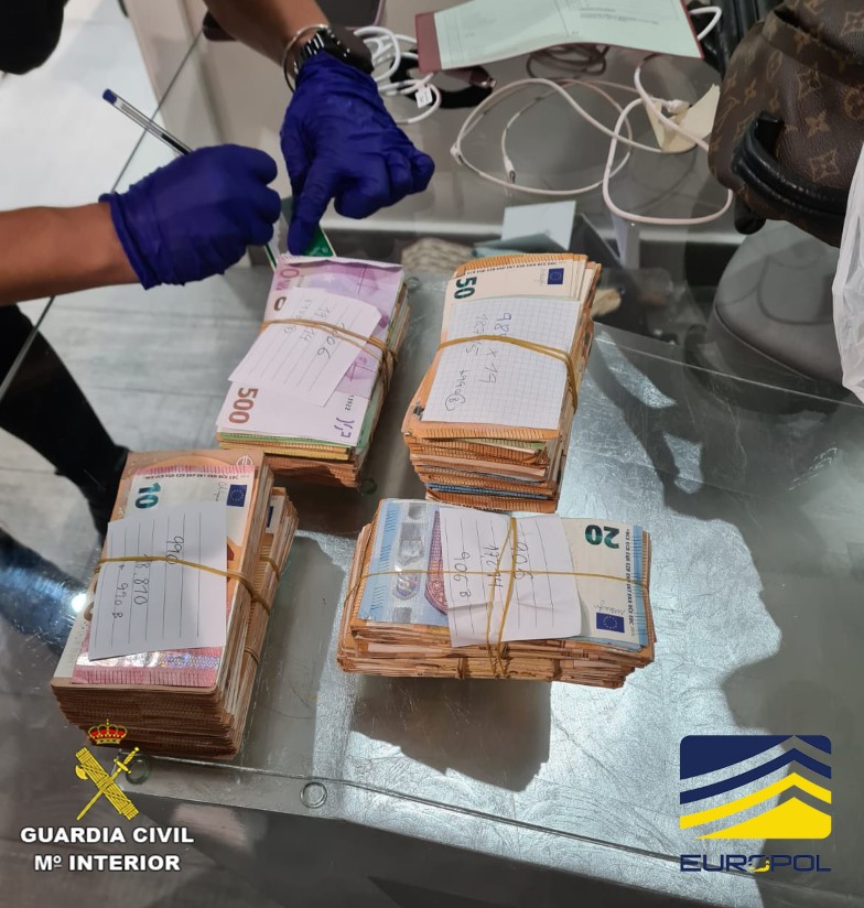 Imagen De La Guardia Civil Desmantela El Súper Cártel De La Cocaína Europeo Y Descabeza A Los “Señores De La Droga” En Dubái 3 Guardia Civil Senores De La Droga4