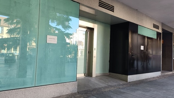 Imagen De Oficina Bancaria Cerrada En Guadalajara