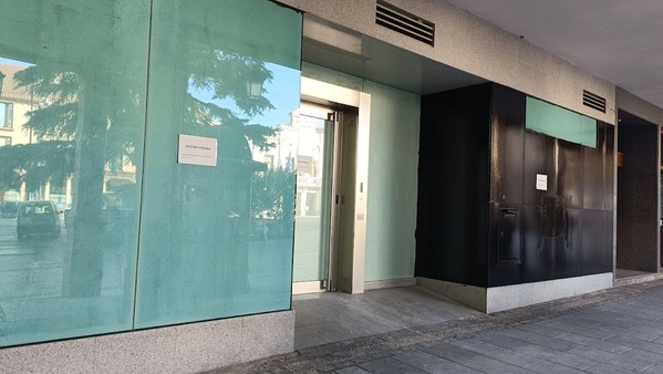 Imagen De El Comercio, La Solución Del Acceso Al Efectivo En La España Vaciada 4 Imagen De Oficina Bancaria Cerrada En Guadalajara