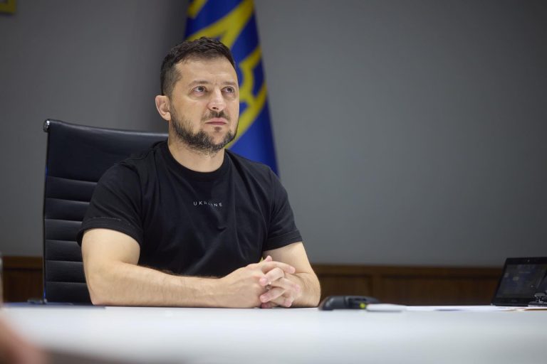 Zelenski critica a los suyos por no restablecer la electricidad y calefacción en Kiev