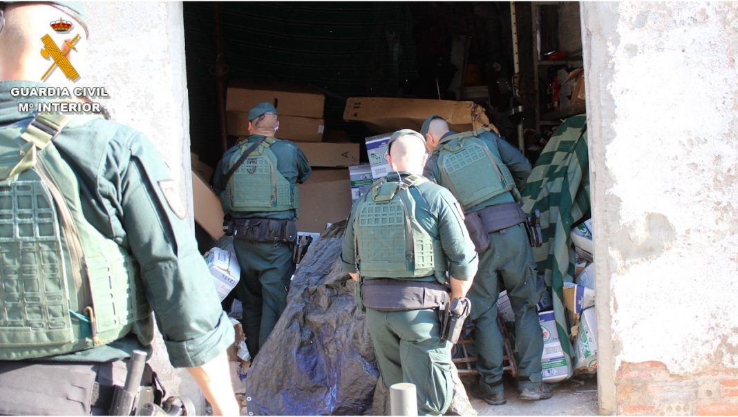La Guardia Civil desarticula una organización criminal dedicado a robar en el interior de camiones por el método del lonero