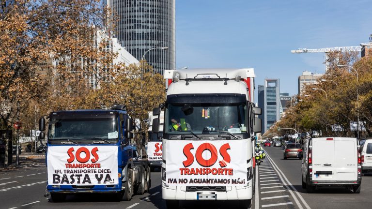 Los transportistas convocan una huelga indefinida en toda España desde el lunes 14