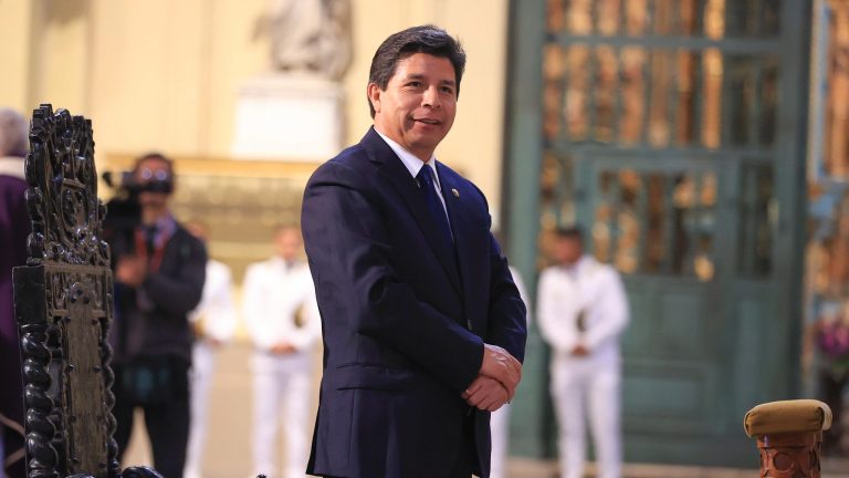 Pedro Castillo es destituido como presidente de Perú y detenido tras anunciar la disolución del Congreso