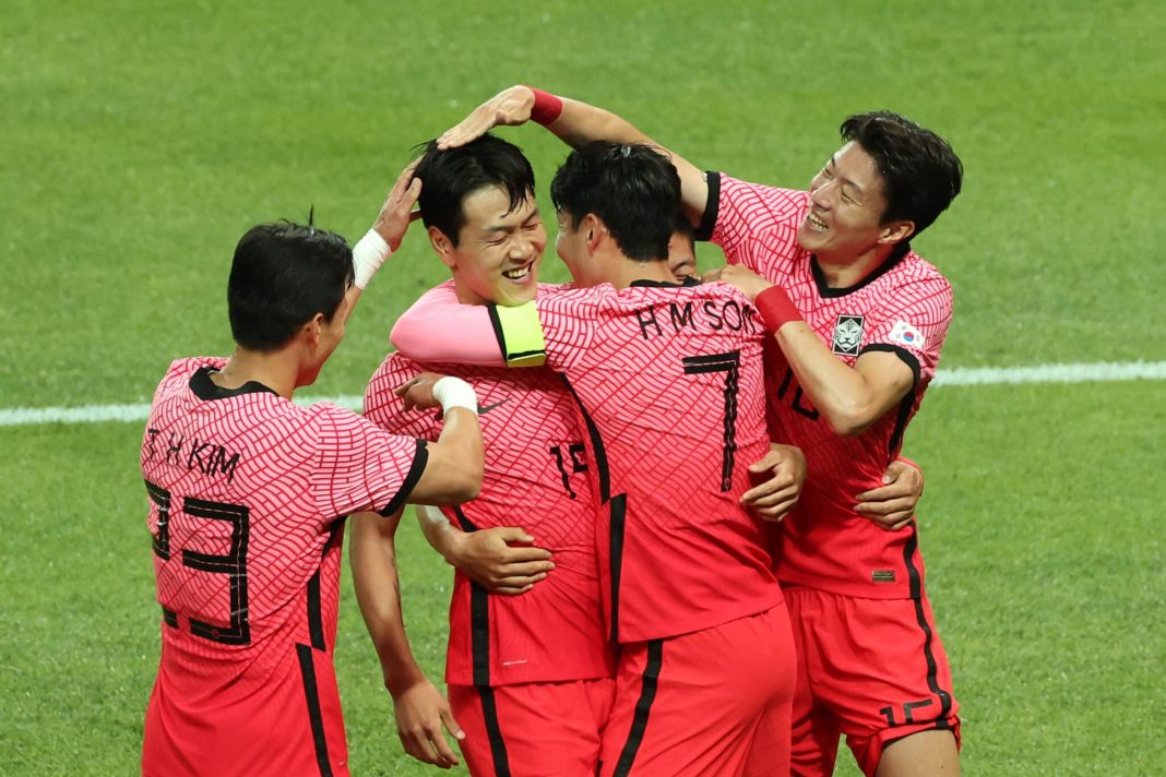 Corea del Sur celebrando un gol