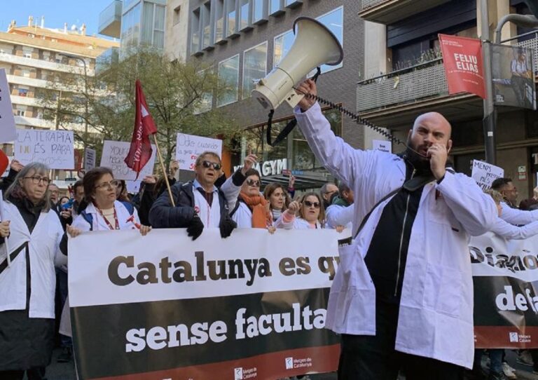 Desconvocan la huelga de médicos en Cataluña tras llegar a un acuerdo