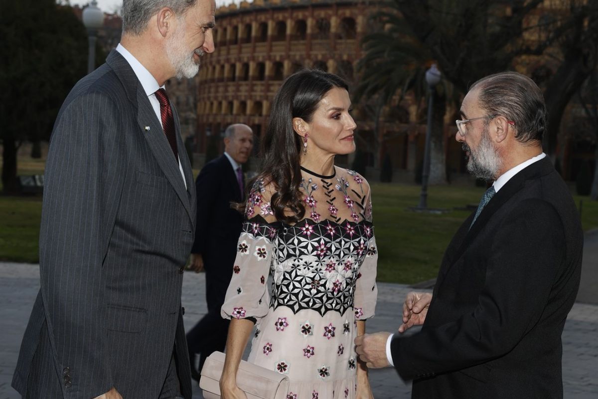 La Reina Letizia luce un primaveral vestido en Zaragoza