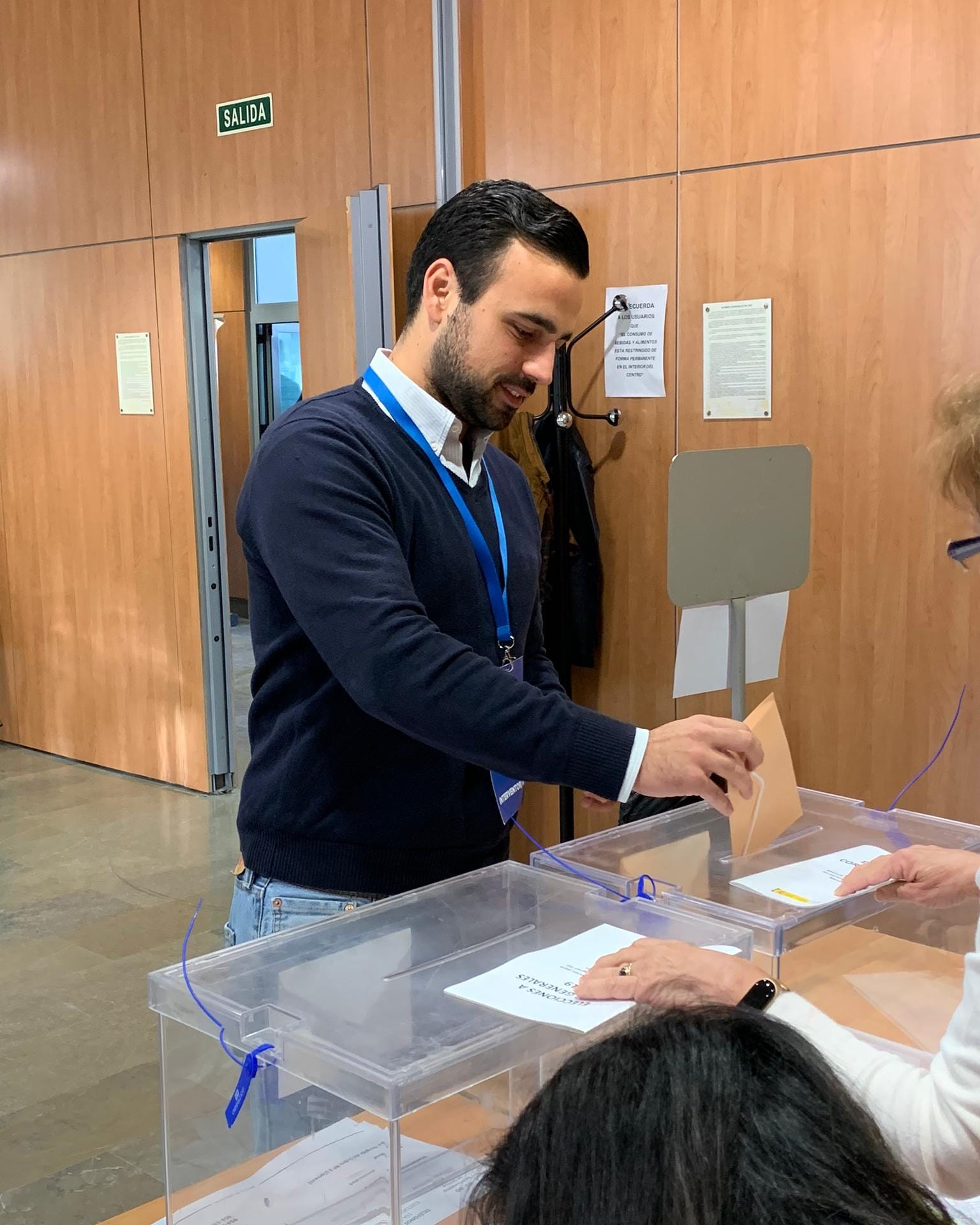 Imagen De El Presidente De Nngg Del Pp De Sevilla Tras Problemas Con La Dirección Provincial 1 Nngg Del Pp De Sevilla González Rodríguez-Albariño 2