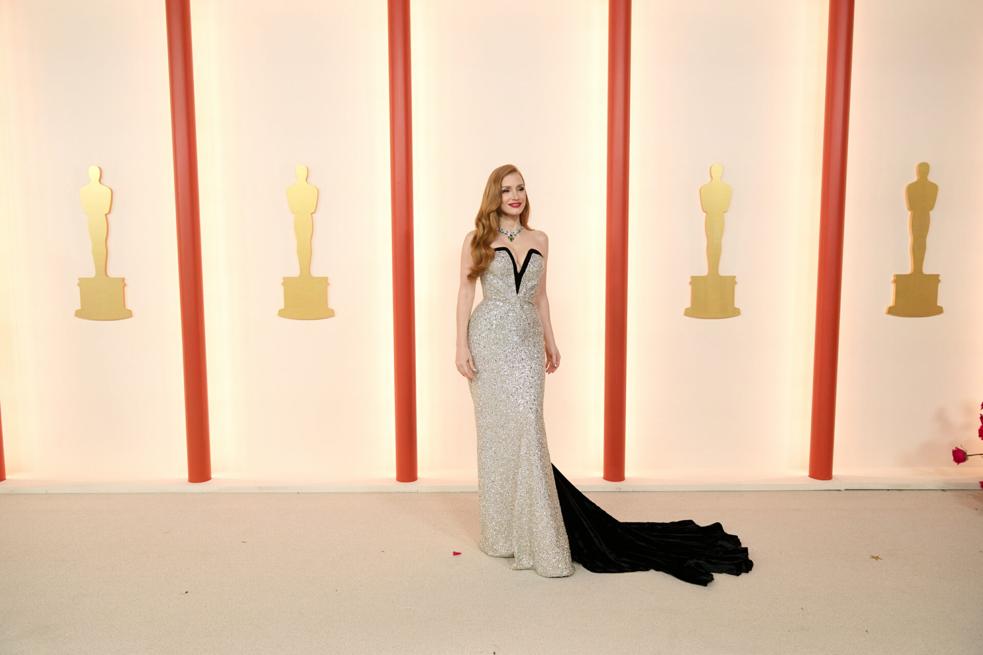 Imagen De Descubre Los Mejores Modelos En La Alfombra Champán De Los Oscars© 2023 30 95 Ar 0655