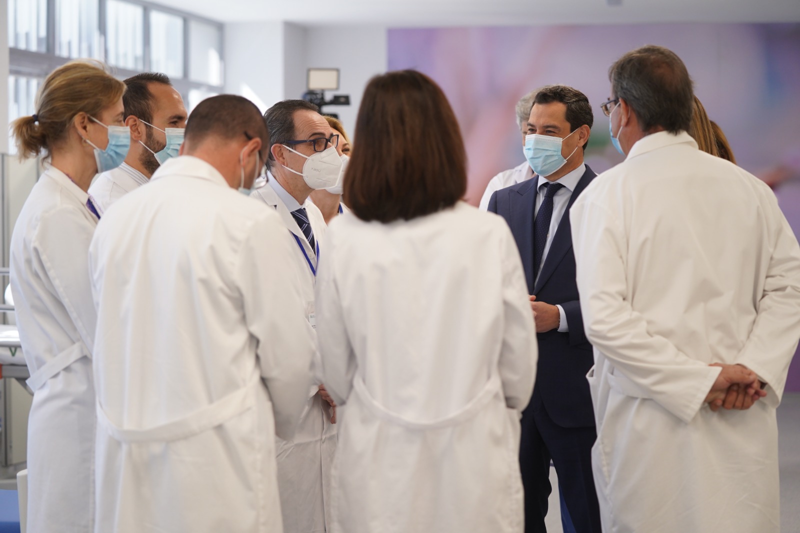 Imagen De Reabre El Nuevo Hospital Muñoz Cariñanos En Sevilla Al Borde De La Pre Campaña Electoral 1 Pp Juanma Moreno Hospital Muñoz Cariñanos 2