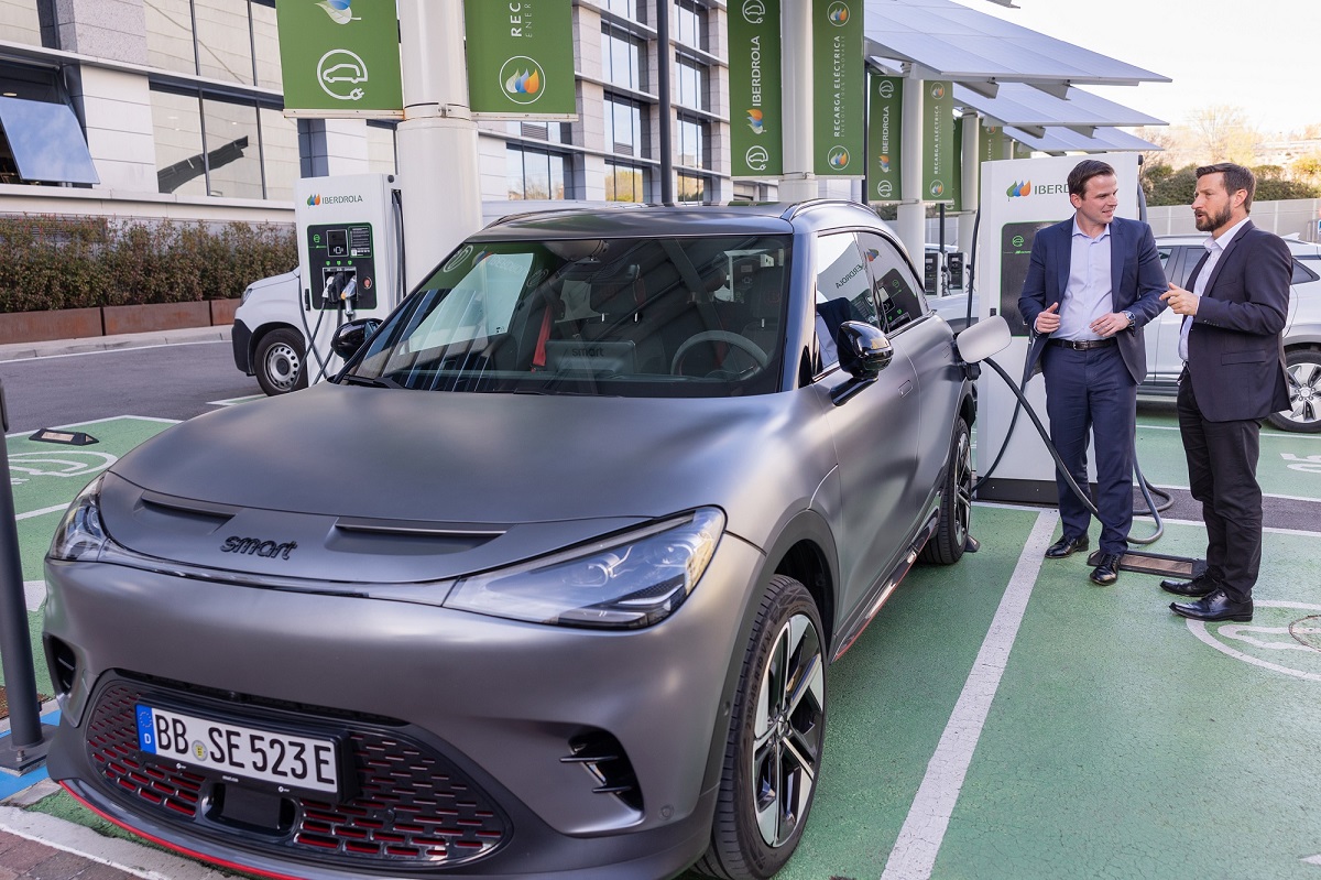 Imagen De Iberdrola Y Smart Firman Un Acuerdo Estratégico Para Impulsar La Movilidad Eléctrica En España 1 Iberdrola