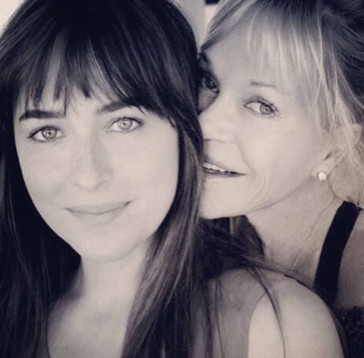 Imagen De Chris Martin Y Dakota Johnson Podrían Estar 'Embarazados' 2 Dakota