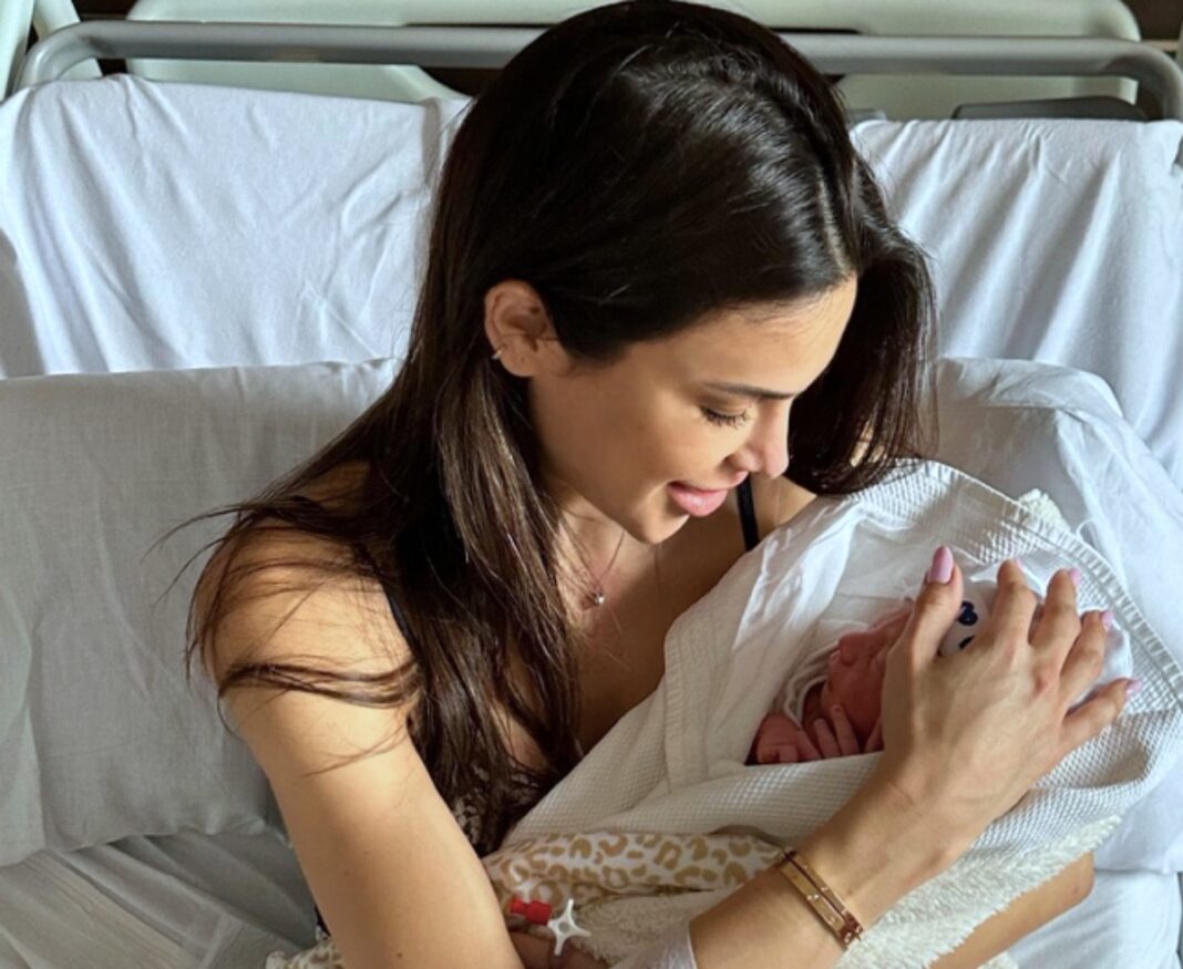 La ex Miss y especialista en medicina estética Carla Barber ha dado a luz a su segundo hijo, Romeo / Instagram @dr.carlabarber