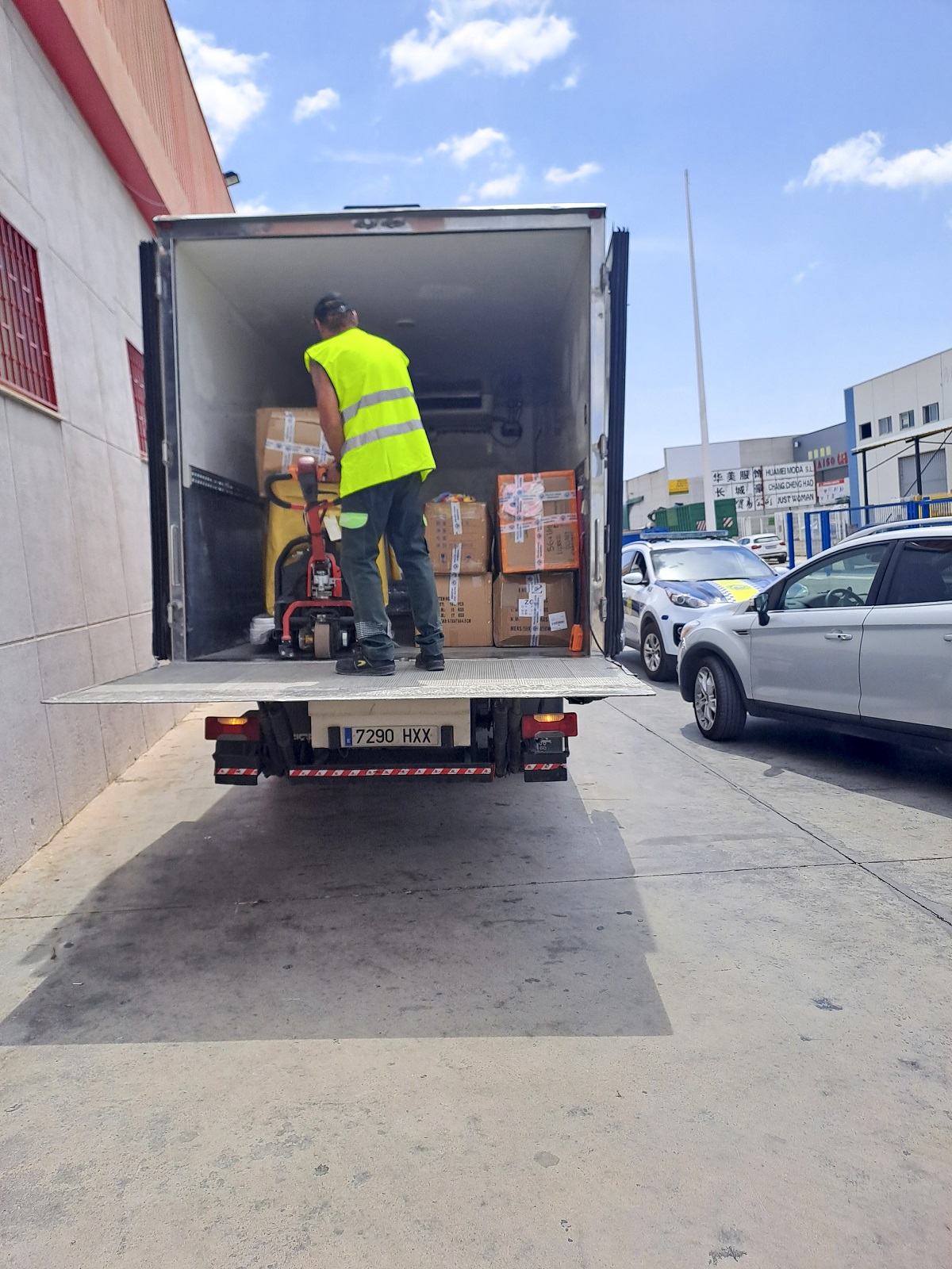 Imagen De La Policía Local De Manises Incauta Miles De Artículos Falsificados 1 Manises