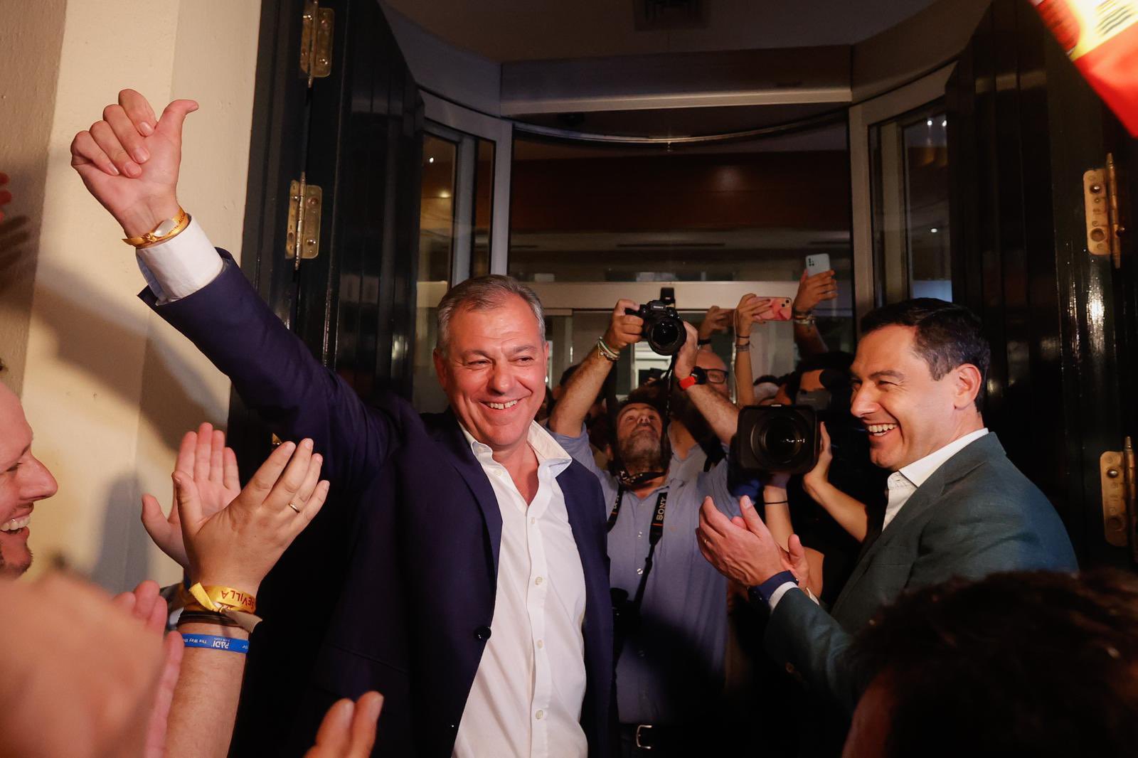 Imagen De El Pp Triunfa En Sevilla Y José Luis Sanz Inicia Su Proyecto Tras El 28M 1 Pp Juanma Moreno Junta De Andalucía Elecciones 28 M Sevilla Sanz 2