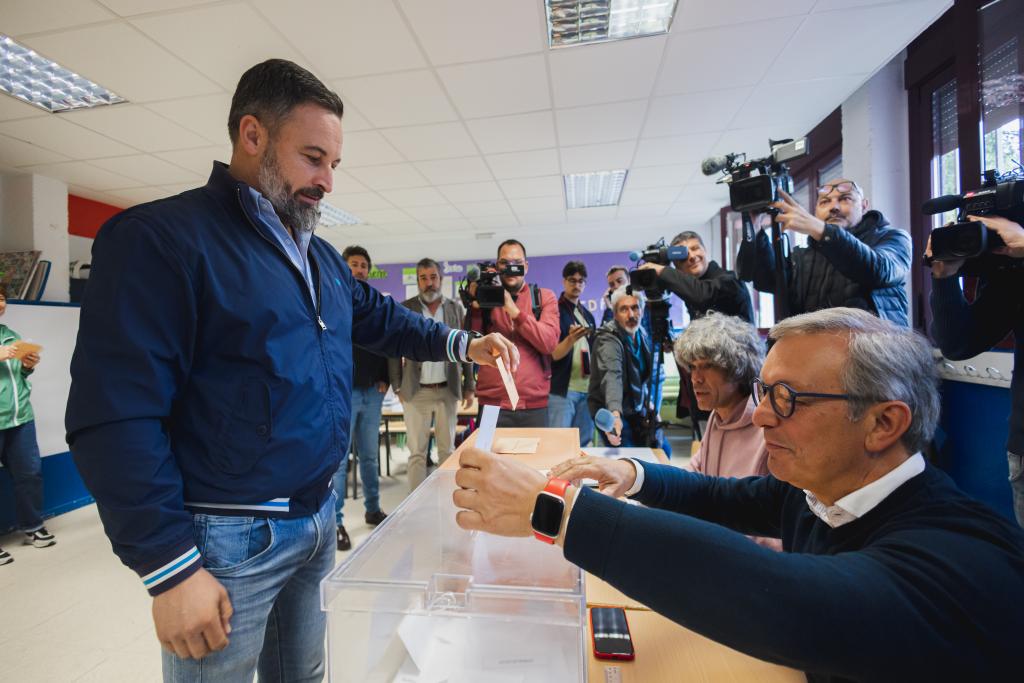 Imagen De Así Han Acudido Los Líderes Políticos A Las Urnas En Las Elecciones Municipales Y Autonómicas 5 Santiago Abascal