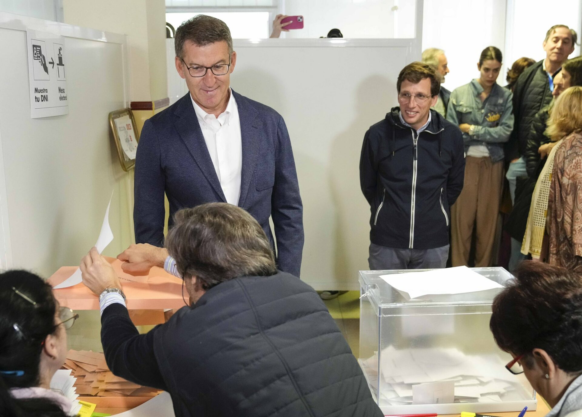 Imagen De Así Han Acudido Los Líderes Políticos A Las Urnas En Las Elecciones Municipales Y Autonómicas 2 Feijoo