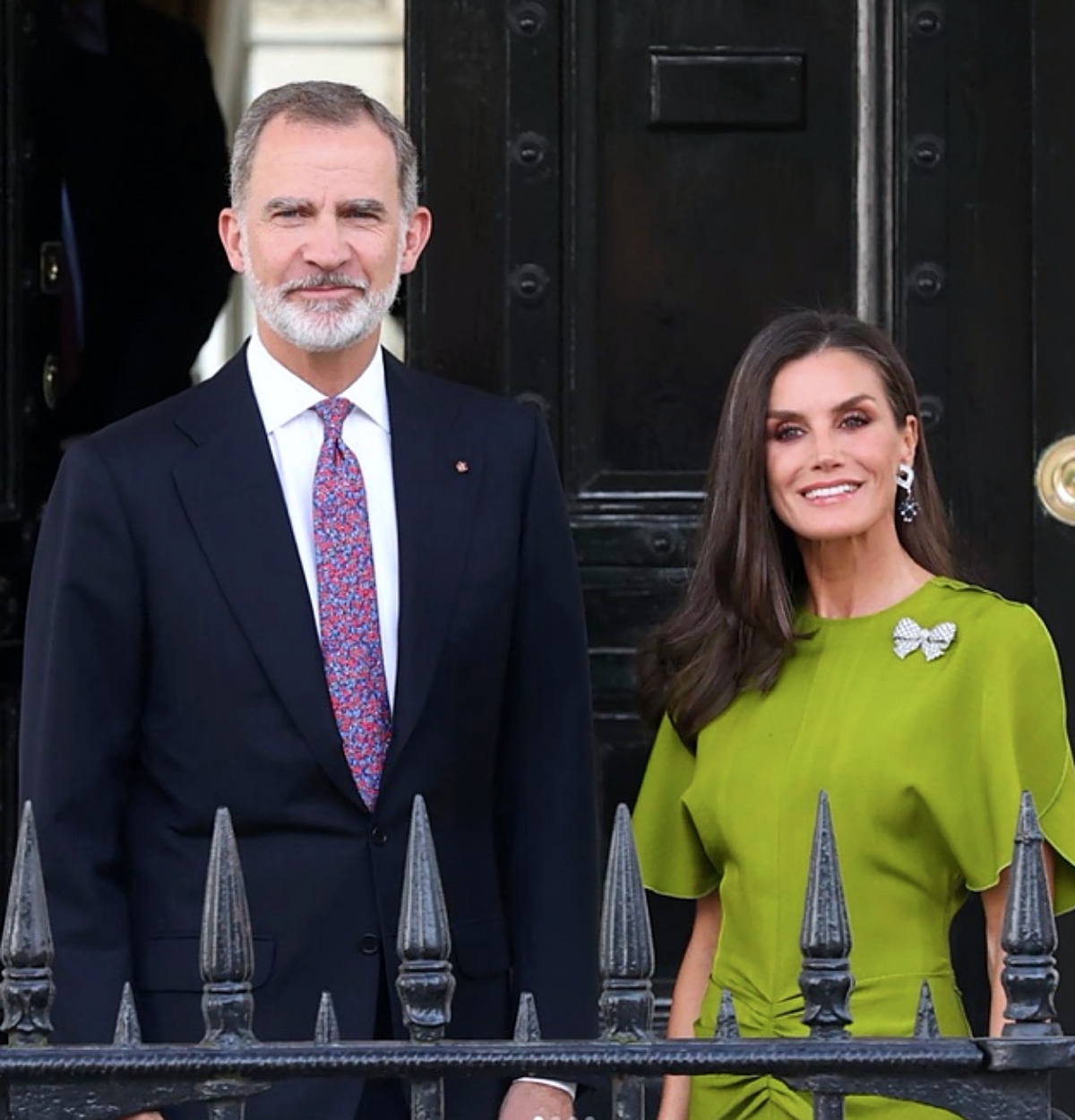 Imagen De Letizia Triunfa Con Sus Estilismos En La Coronación De Carlos Iii 2 Leti Verde
