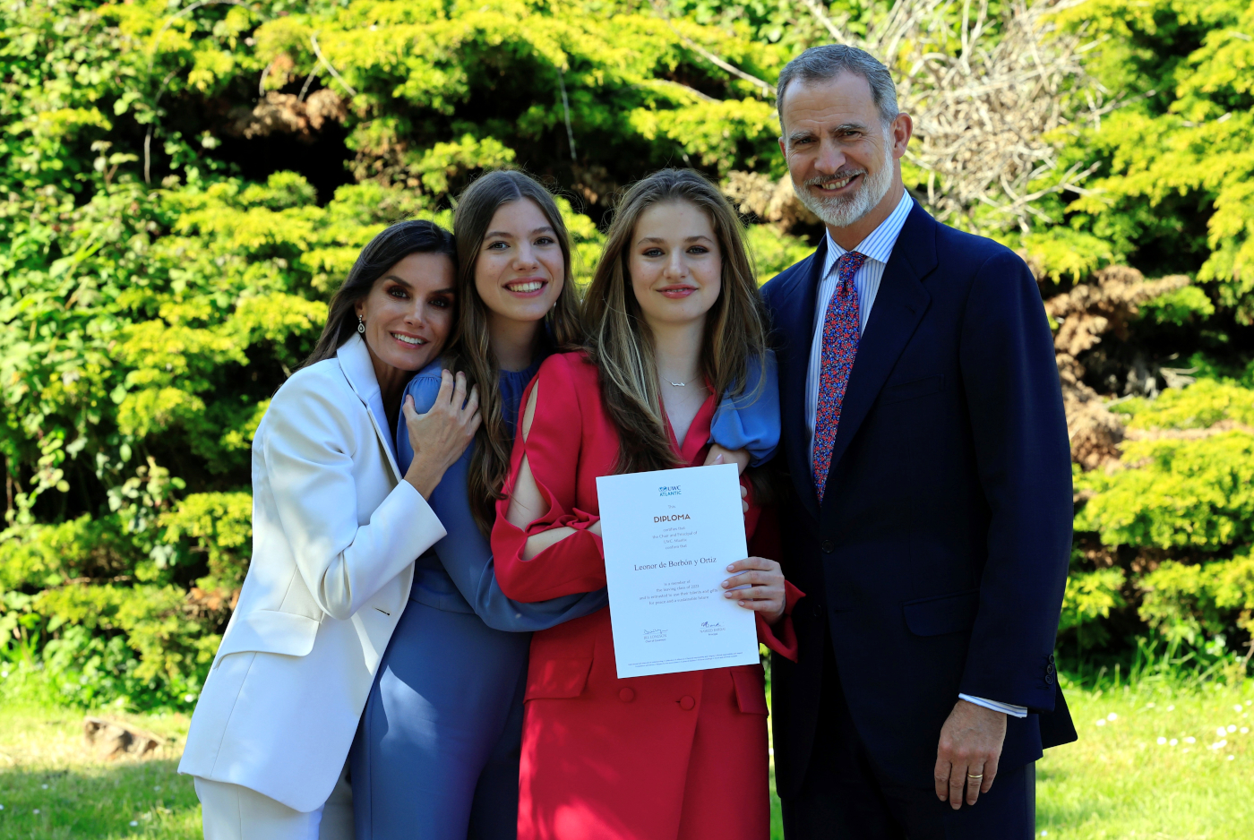 Imagen De Las Fotos Más Espontáneas De Los Reyes Con Sus Hijas En La Graduación De Leonor 3 Reyes4