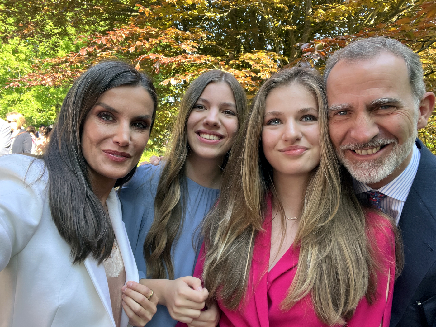Imagen De Las Fotos Más Espontáneas De Los Reyes Con Sus Hijas En La Graduación De Leonor 4 Reyes5