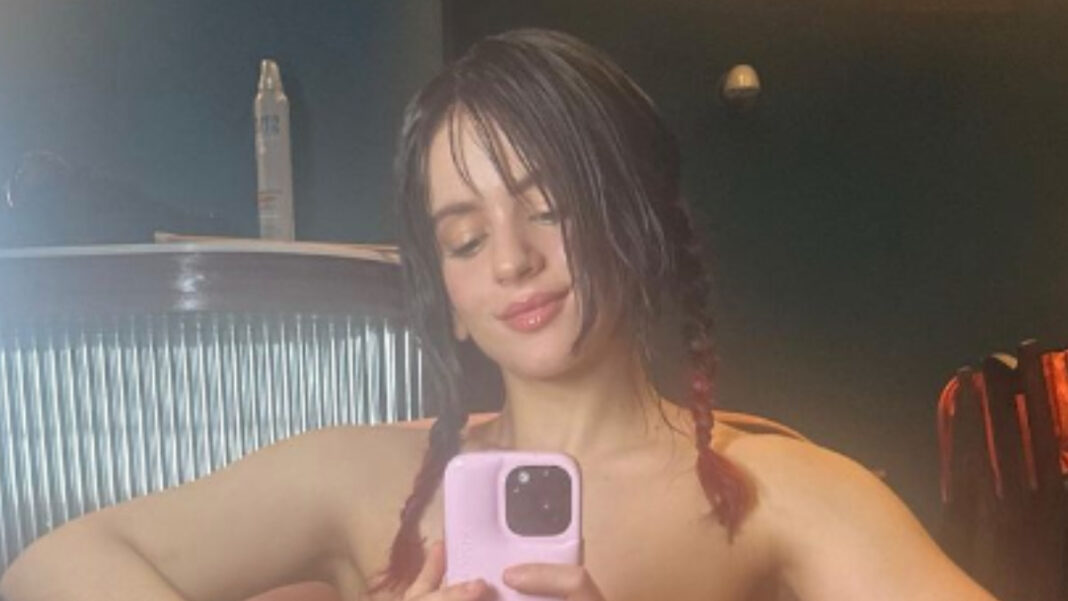 Rosalía publica un 'selfie' desnuda y esta ha sido la reacción de otros famosos ante la imagen