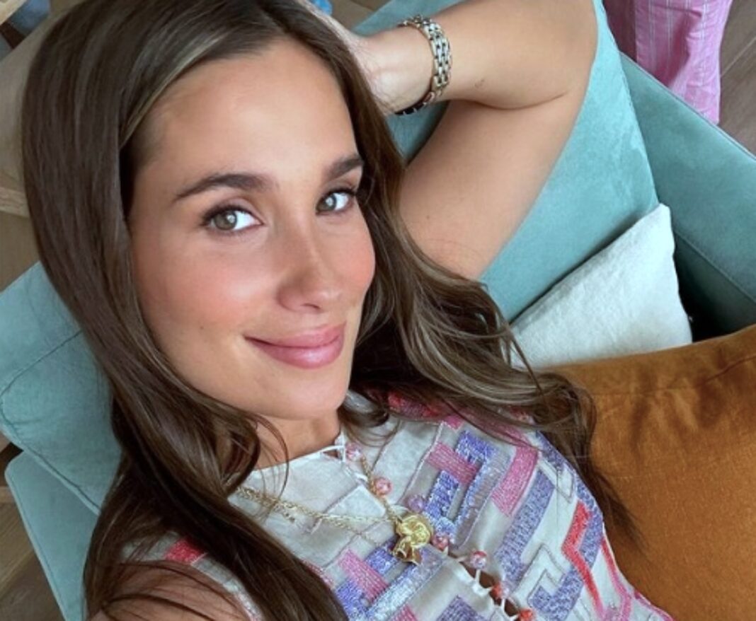María Pombo ha contado cómo fue el parto de su hija Vega, que terminó inesperadamente en cesárea / Instagram @mariapombo