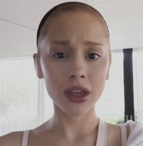 Image of Ariana Grande surprised fans without a wedding ring at Wimbledon 4 Screenshot 2023 07 17 V 12.07.33 1