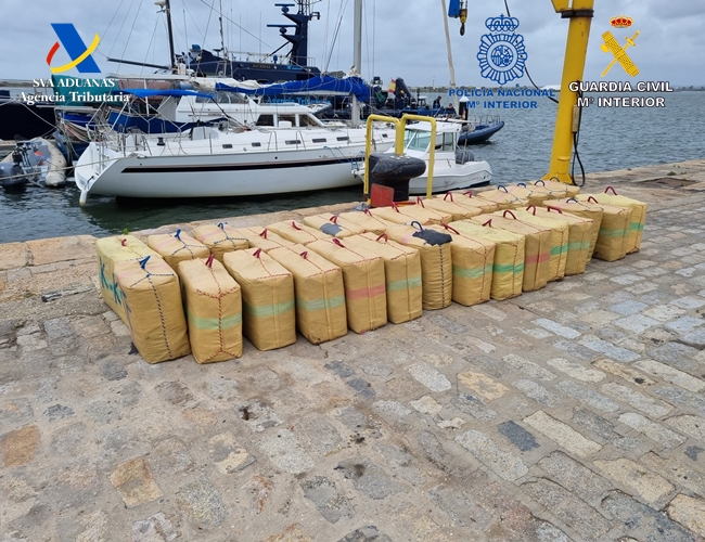 Imagen De Persecución, Fuga A Toda Velocidad Y 78 Fardos De Hachís Intervenidos En Huelva 2 Foto 3 Huelva 1