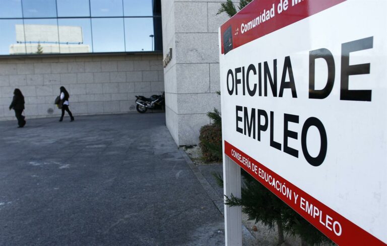 España registra un descenso del desempleo en abril, alcanzando su nivel más bajo desde 2008