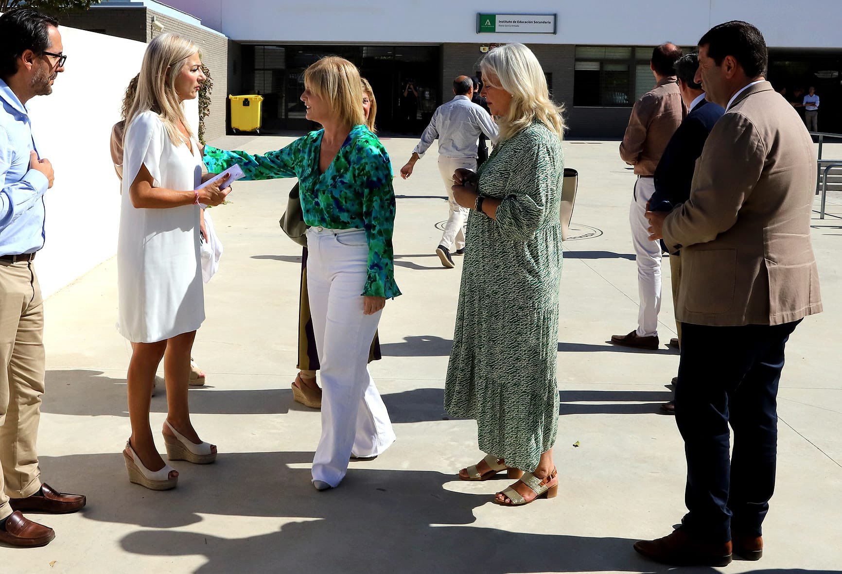 Imagen De Las Autoridades Políticas De Andalucía Se Estremecen Con El Caso Del Ies Elena García Armada En Jerez 2 Jerez Andalucía Pp María José García-Pelayo