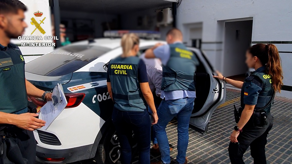 Imagen De Detenido En Sevilla Un Empresario Por Vigilar Con Gps A Un Empleado De Baja Médica 1 Sevilla