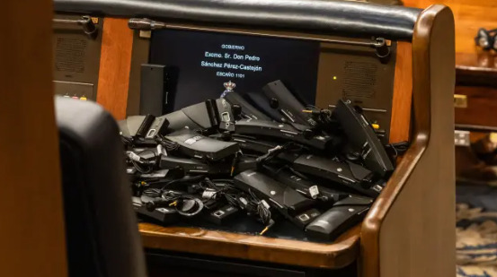 Imagen De Vox Abandona El Congreso En Protesta Por El Uso De Lenguas Cooficiales En El Pleno 1 Imagen 2 1