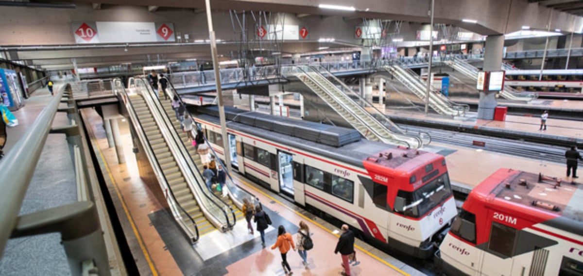 Isabel Díaz Ayuso apunta a Sánchez tras la avería en Atocha: «Los madrileños, rehenes de Renfe»