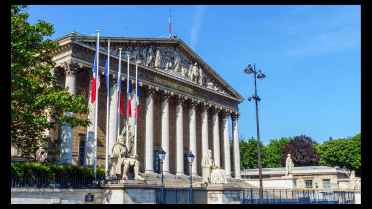 Francia incluye como medida histórica el derecho al aborto en su Constitución