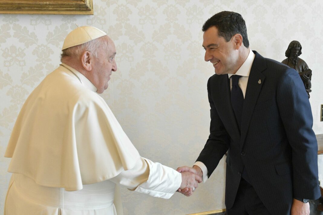 Juanma Moreno Papa Francisco Vaticano Andalucía