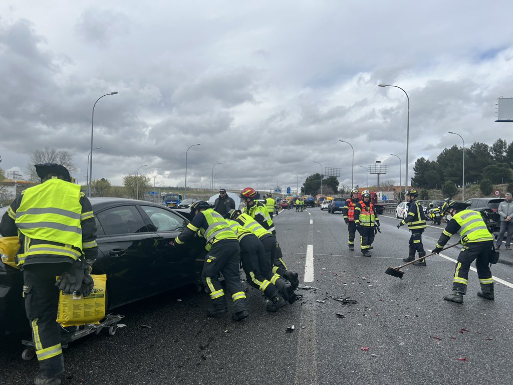 El temporal deja 18 heridos en Madrid y 14 en Elduain tras varios accidentes en cadena