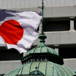 Japon cambia su estrategia y sube los tipos de interes