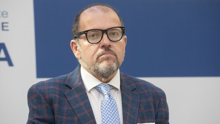 ​López Zafra cobra más que los ministros a los que llamó “cabrones” como cargo de libre designación en el Gobierno de Ayuso
