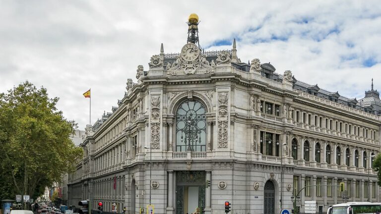 El Banco de España confirma la pérdida de confianza de los ciudadanos en las instituciones