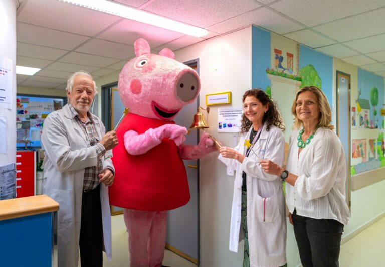 Peppa Pig y Pequeño Deseo inauguran las “campanas del alta” en el Hospital La Paz coincidiendo con el Día del Niño Hospitalizado